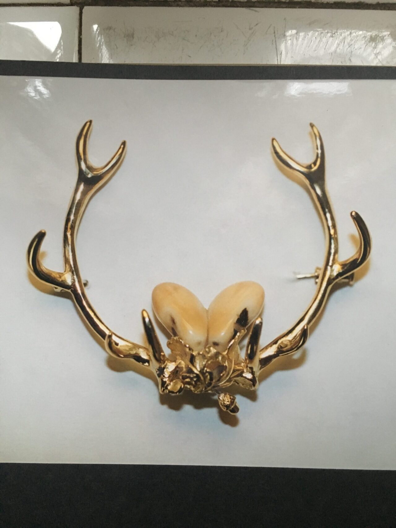 BROCHE CERF AU BRAME ARGENT VIEILLI