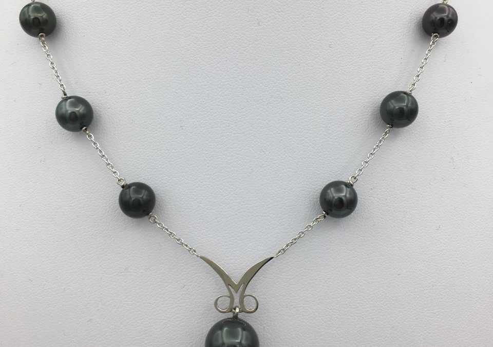 Collier or perles de tahiti + initiale