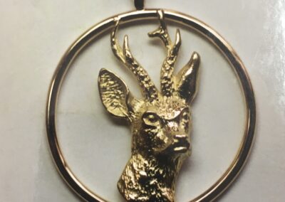 Pendentif tête de chevreuil